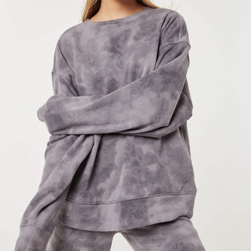 Aritzia TNA Oversized Crewneck tie dye purple sweatshirt